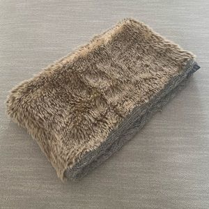 Aerie Reversible Scarf